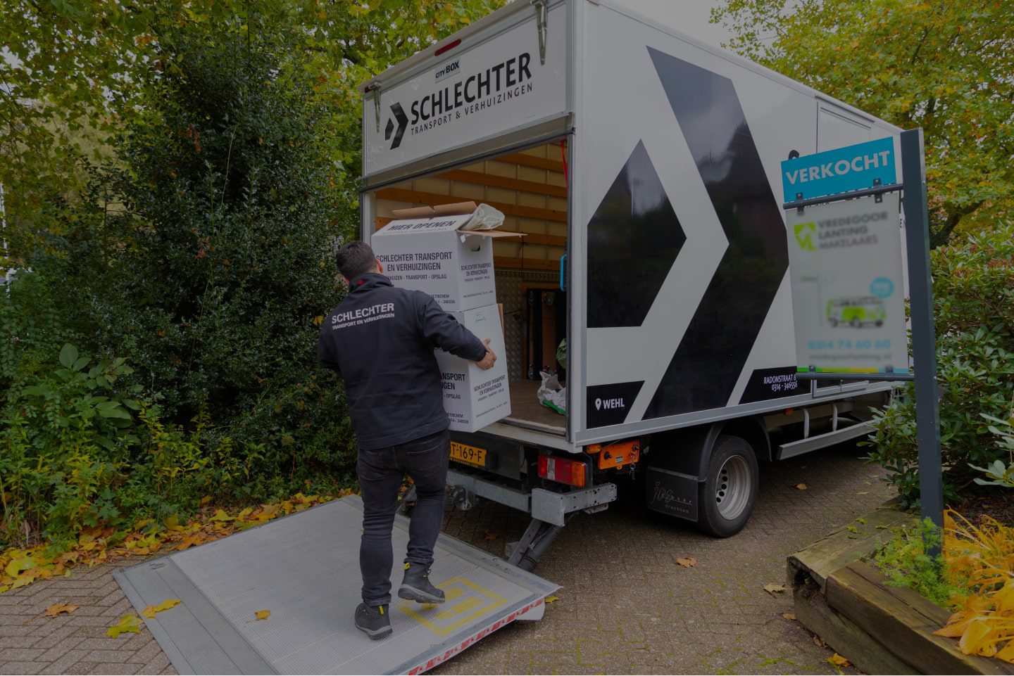 Verhuislift helpt met een verhuizing naar de tweede etage