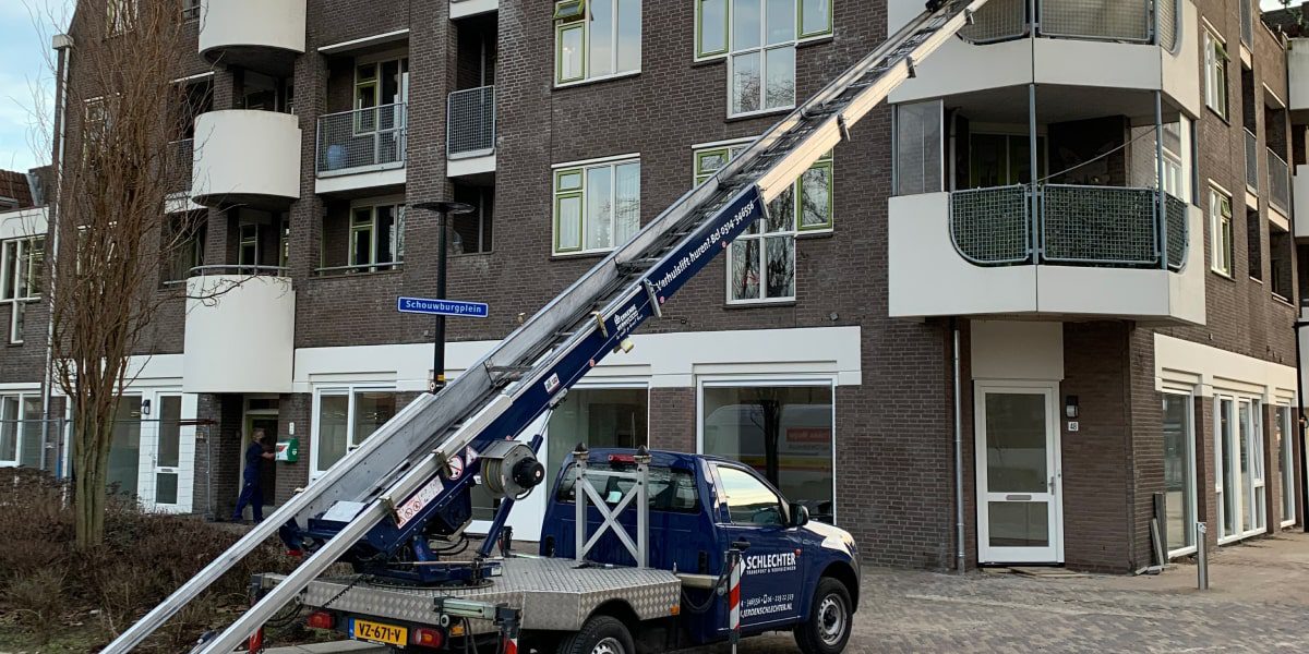De verhuislift komt tot aan de 6e etage (21 meter)