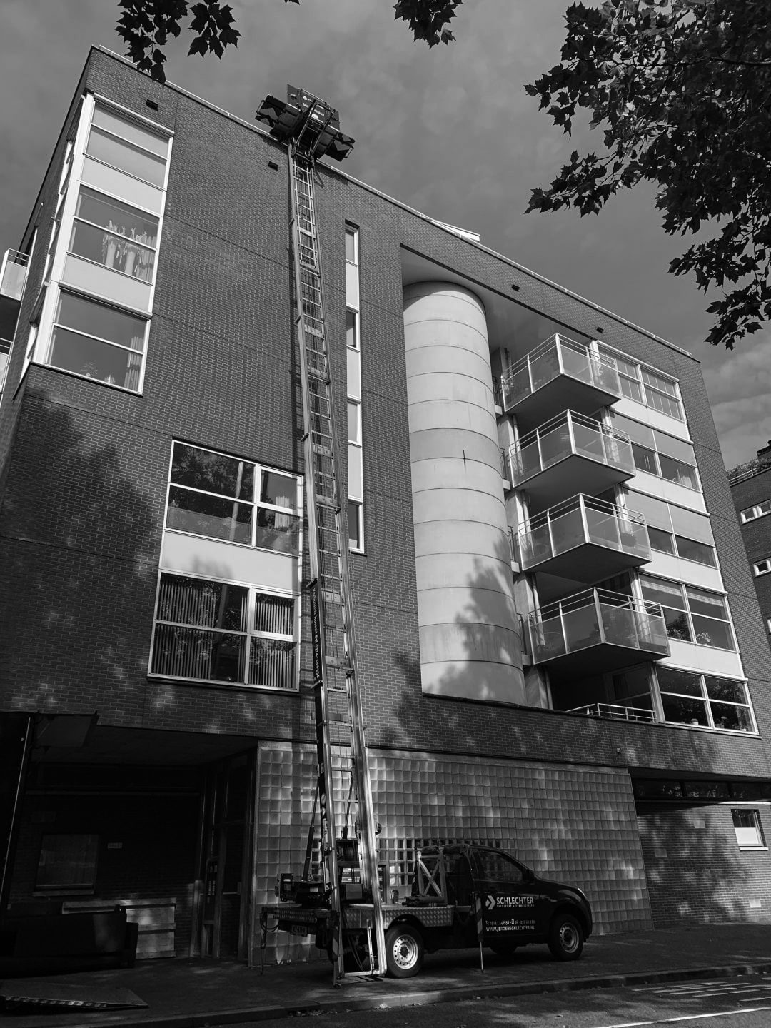 Verhuislift helpt met een verhuizing naar de tweede etage